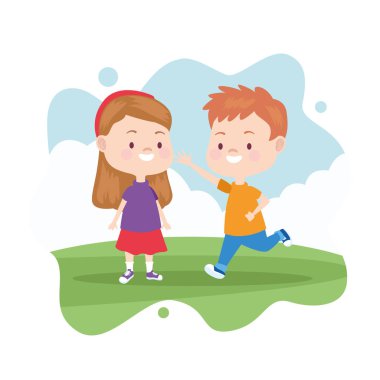 Parkta oynayan ve gülümseyen çocuklar