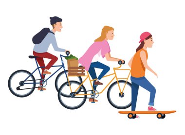 Bisikletve kaykay ile insanlar