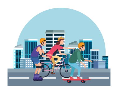 Sakteboard, paten ve bisiklet ile genç peple