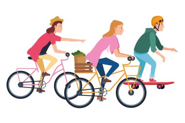 Bisikletve kaykay ile insanlar