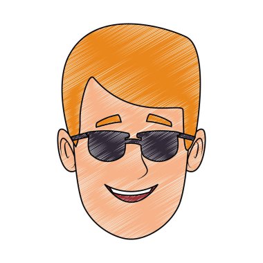 Güneş gözlüklü genç adam suratı.