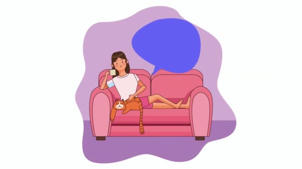 Γυναίκα που εργάζεται στον καναπέ από το σπίτι με τη μέθοδο πρόληψης covid19 — Αρχείο Βίντεο