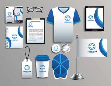 Kırtasiye şablonlarına sahip mavi ve beyaz ögeler kümesi