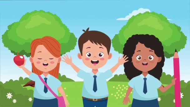 Zpět do školní sezóny s malými dětmi v táboře — Stock video