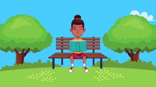 Afro niña estudiante lectura libro sentado en silla de parque personaje animado — Vídeo de stock