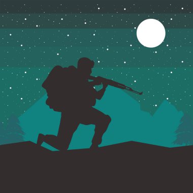 Geceleri tüfekli silueti olan asker.