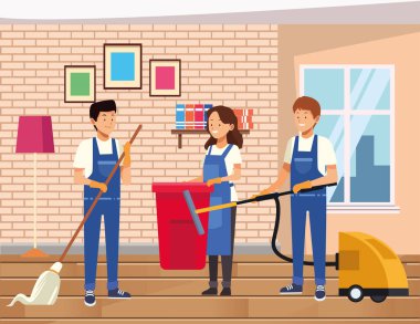 Temizlik ekibi çalışanları ekipmanla evi temizliyor.