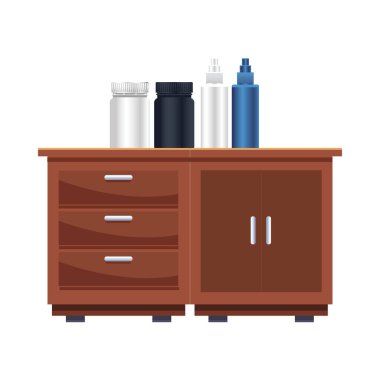 Farklı şişe ambalaj ürünleri ahşap çekmeceye damgalanıyor.