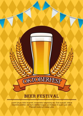 Oktoberfest kutlama kartı ve bardakta bira.