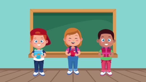 Malí studenti děti animace postavy s tabulí ve třídě — Stock video