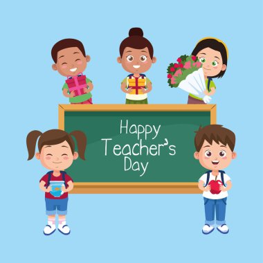 Tahta karakterlerin etrafında bir grup çocuk