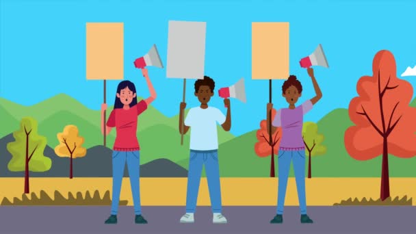 Gente interracial protestando con pancartas y personajes de megáfonos — Vídeo de stock