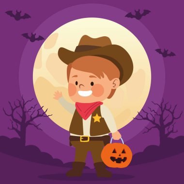 Kovboy karakteri ve ay gecesi gibi giyinmiş şirin küçük çocuk.