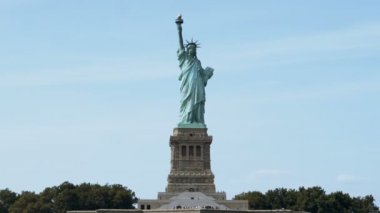 Panoramik dünya özgürlük landmark ve Ulusal Anıtı New York ABD'de ünlü heykeli denizden görüntülemek.