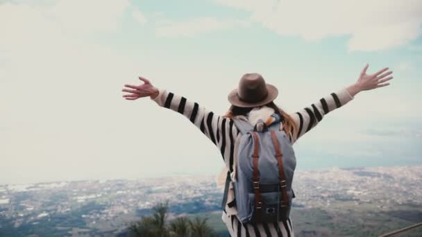 Back view excited tourist woman comes up to amazing mountain top scenery on Vesuvius in Italy with arms wide open. — Stock Video