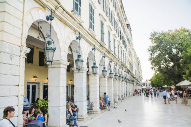  Antik Bina cephesinde eski retro ışık mesajları