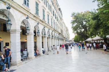  Antik Bina cephesinde eski retro ışık mesajları