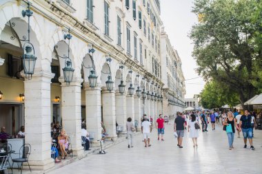  Antik Bina cephesinde eski retro ışık mesajları