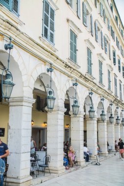  Antik Bina cephesinde eski retro ışık mesajları