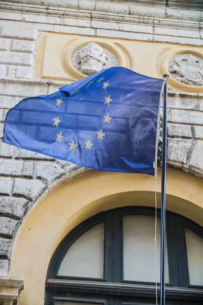 För Europeiska Unionen Europeiska Regeringsbyggnaden Flagg — Stockfoto