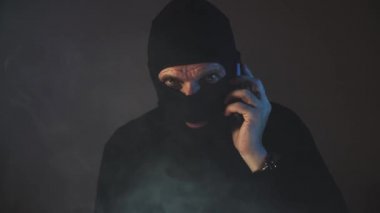 telefonda konuşurken terörist suçlusu
