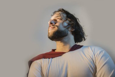 İsa Mesih portre hafif bir arka plan üzerinde