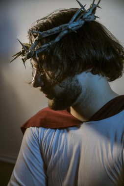 İsa Mesih ile taç dikenler portresi