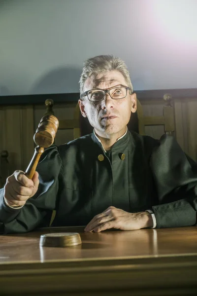 Judge Hammer His Hand Court Room — Stock Photo, Image