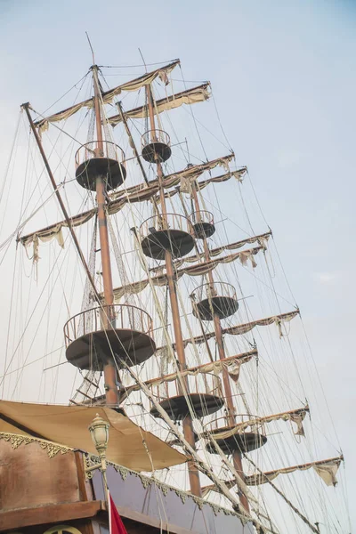 Ship Big Masts Cloudy Sky Background — Stock Photo, Image