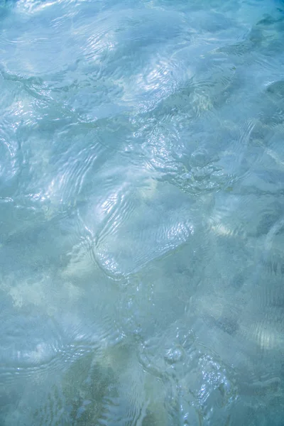 クリスタル ブルーの海の水のテクスチャ — ストック写真