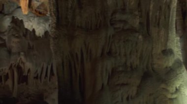 Antik eski mağaranın sarkıt ile yakın çekim 