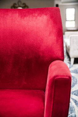Şaşırtıcı kırmızı renkli koltuk yakın çekim