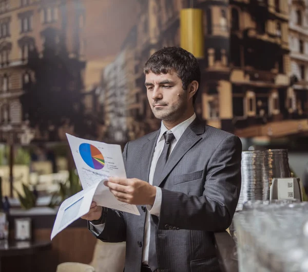 Empresario Exitoso Trabajando Proyecto — Foto de Stock