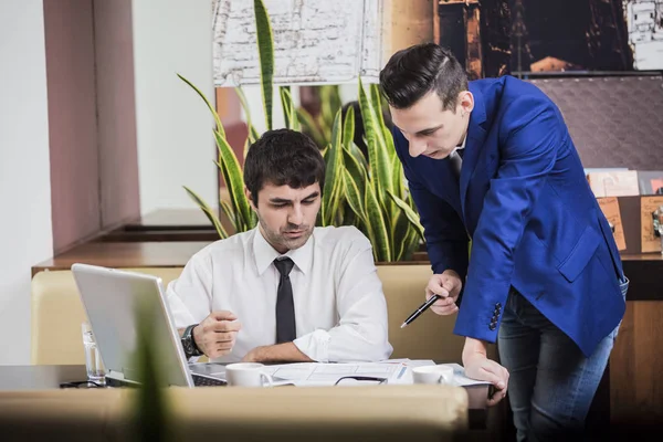 Gente Negocios Hablando Trabajo — Foto de Stock