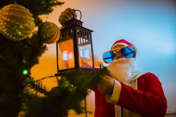 Roztomilý Bokovky Santa Claus Bílém Pozadí Nový Rok Vánoce Oslava — Stock fotografie