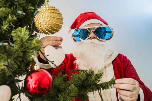 Roztomilý Bokovky Santa Claus Bílém Pozadí Nový Rok Vánoce Oslava — Stock fotografie