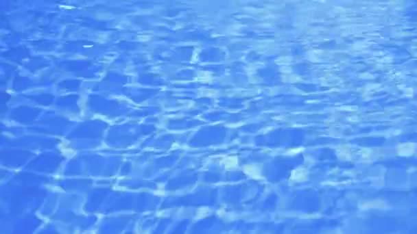 Helder Blauw Transparant Water Zwembad — Stockvideo