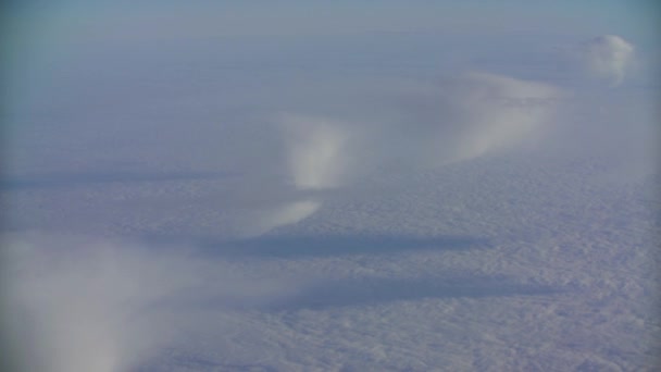 Belas Nuvens Vela Rápida Dia Ensolarado Atirando Aeronaves — Vídeo de Stock