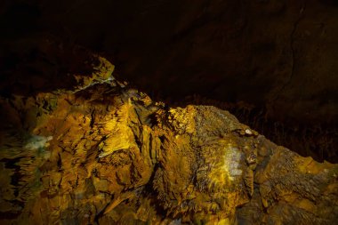 Antik eski mağaranın sarkıt ile yakın çekim