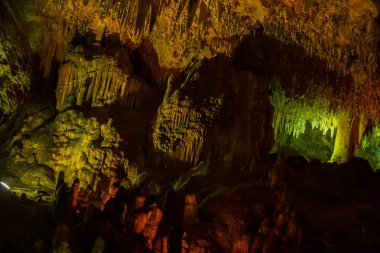 Antik eski mağaranın sarkıt ile yakın çekim