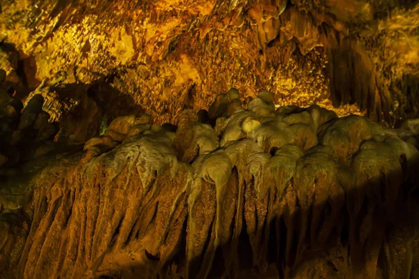 Primer Plano Antigua Cueva Con Estalactitas — Foto de Stock