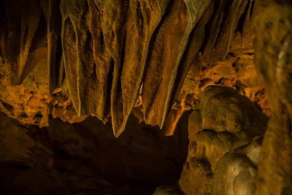 Primer Plano Antigua Cueva Con Estalactitas — Foto de Stock