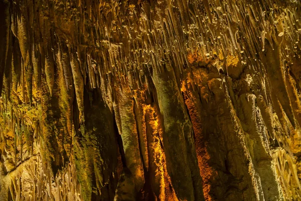 Primer Plano Antigua Cueva Con Estalactitas — Foto de Stock