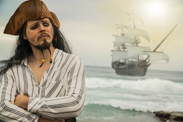 英俊的男性海盗的画像 — 图库照片