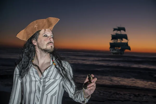 Portret Van Knappe Mannelijke Piraat — Stockfoto