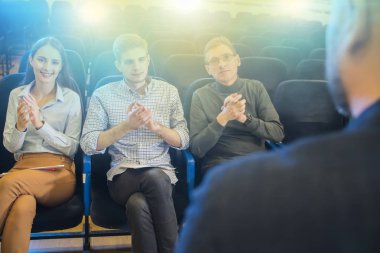 seminerler grup insanlar. Kurumsal seminer konferans takım işbirliği kavramı