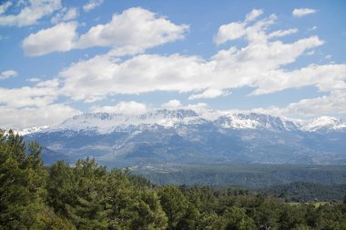 kar panoramik manzaralı dağ 