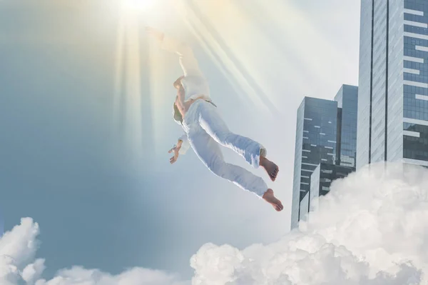 魂の昇天 天国に昇っていった男のゴースト 死後の世界 夢の概念 レンダリング — ストック写真
