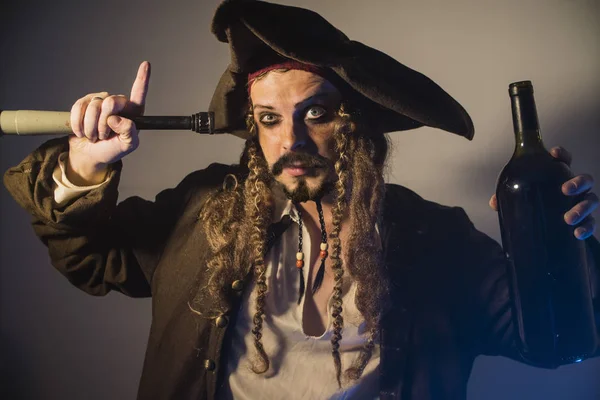 Hombre Vestido Con Traje Pirata — Foto de Stock