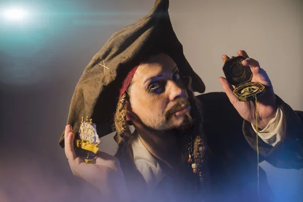 Мужчина Пиратском Костюме — стоковое фото